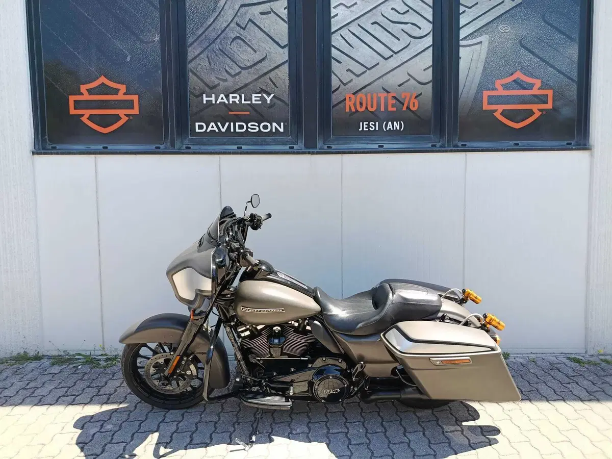 Harley-Davidson 114 Street Glide Special (2019 - 20) - FLHXS (8)