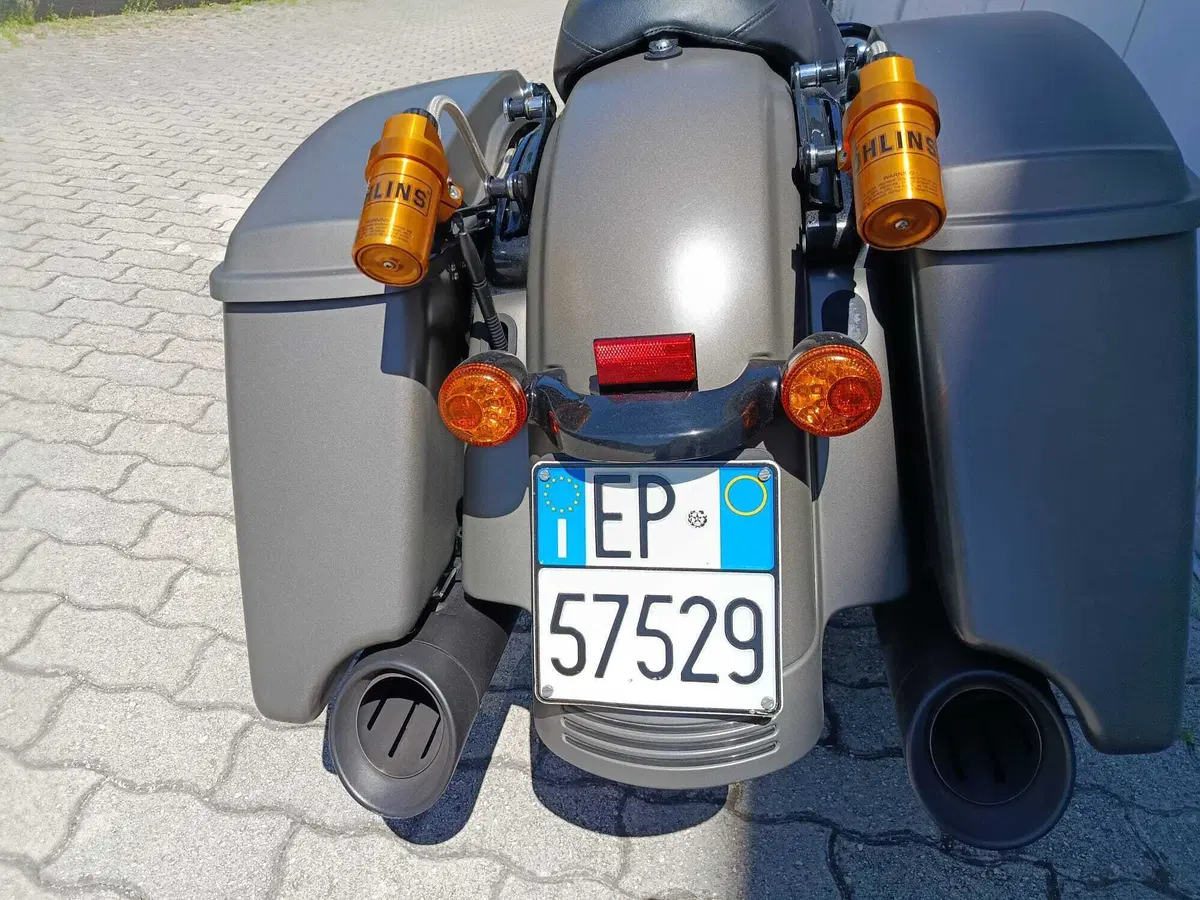 Harley-Davidson 114 Street Glide Special (2019 - 20) - FLHXS (6)