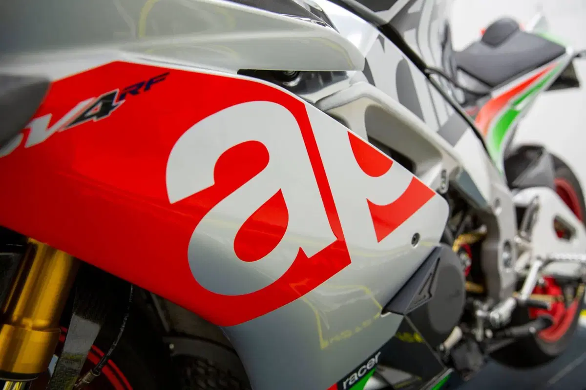 Aprilia RSV4 RF (2017 - 19) (10)