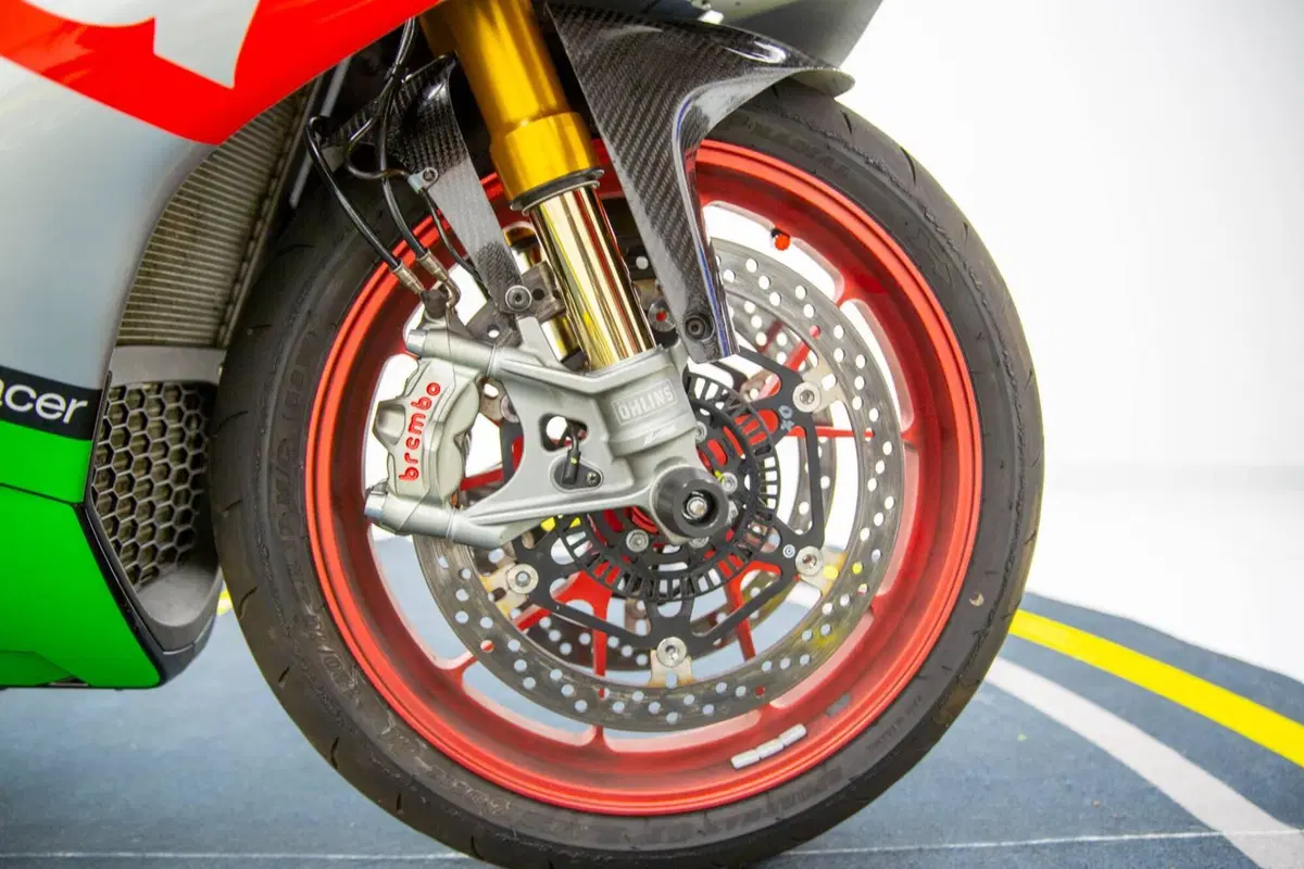 Aprilia RSV4 RF (2017 - 19) (13)