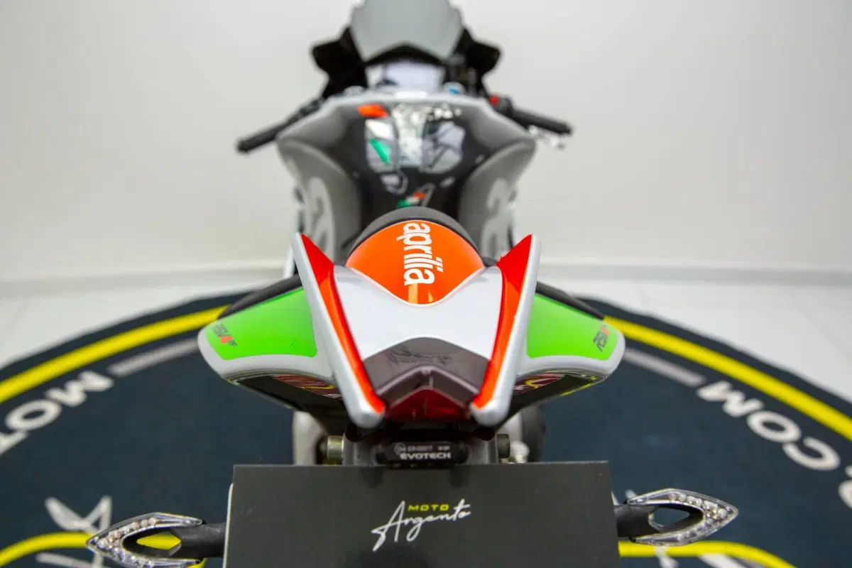 Aprilia RSV4 RF (2017 - 19) (17)