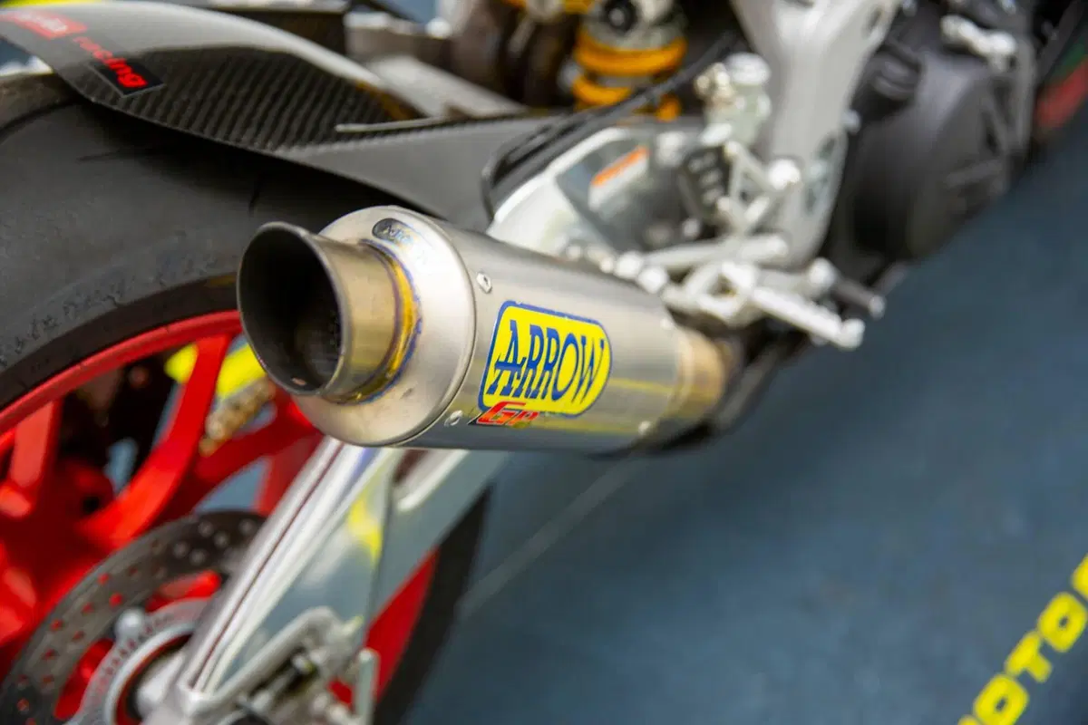 Aprilia RSV4 RF (2017 - 19) (18)