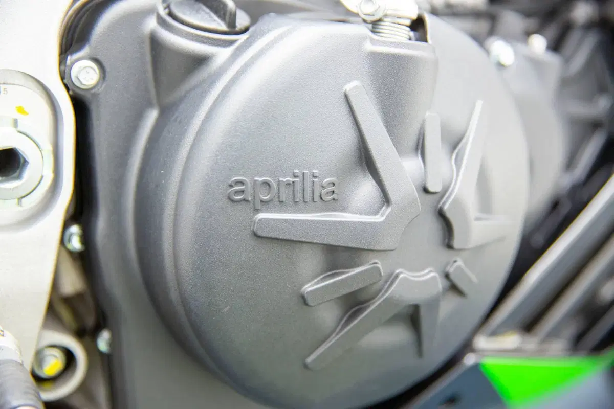 Aprilia RSV4 RF (2017 - 19) (19)