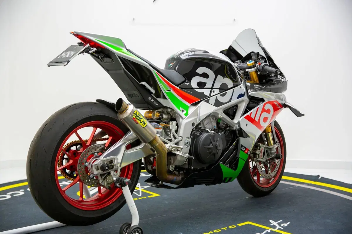 Aprilia RSV4 RF (2017 - 19) (9)