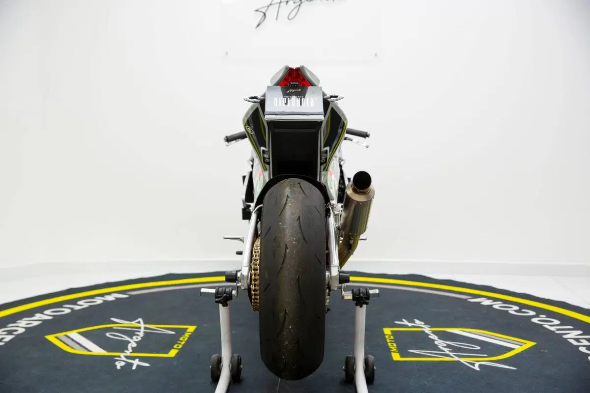 Aprilia RSV4 RF (2017 - 19) (8)