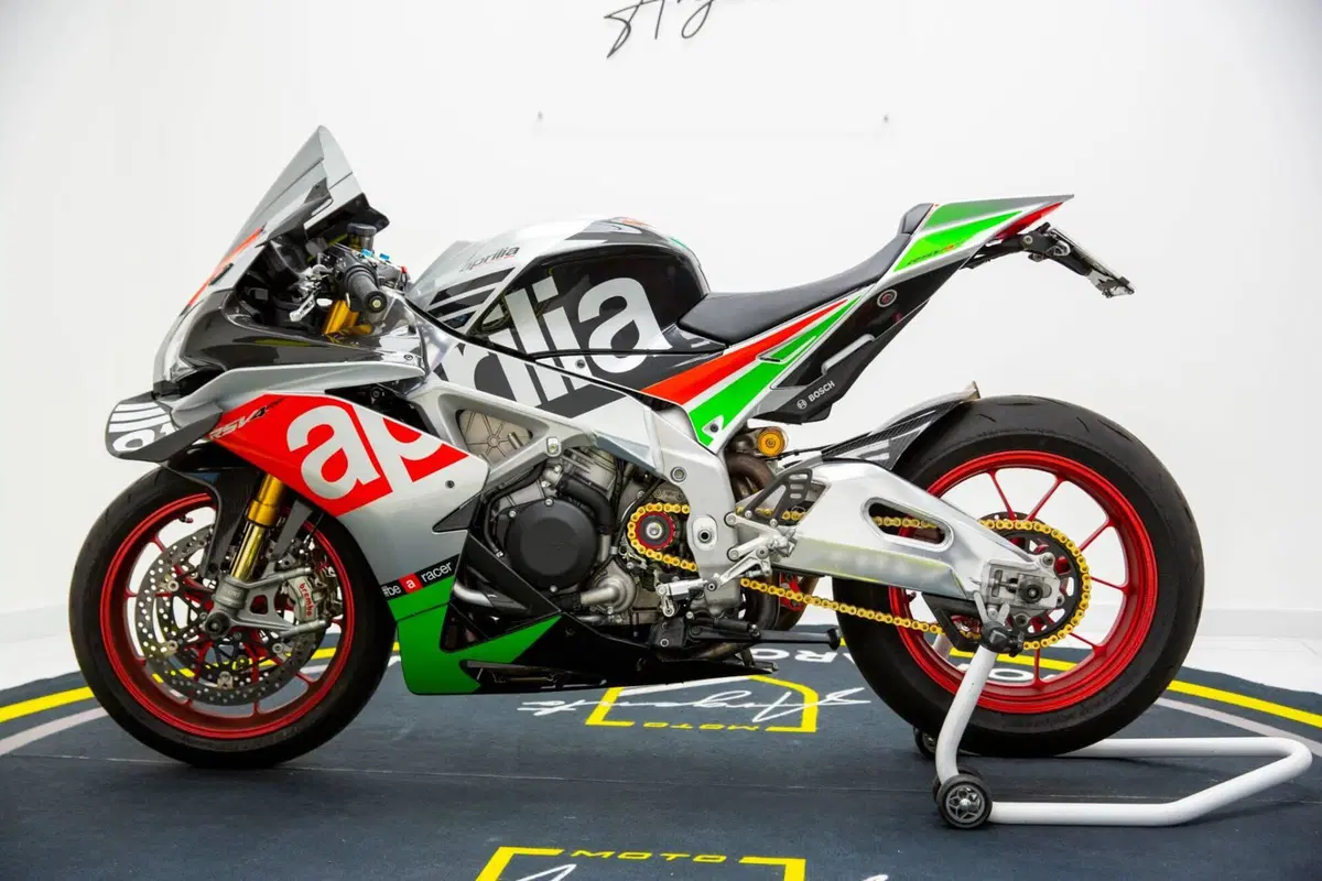 Aprilia RSV4 RF (2017 - 19) (6)