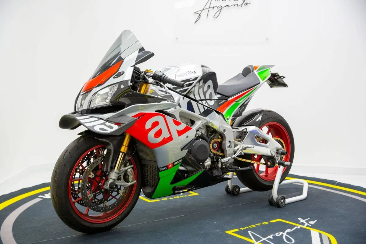 Aprilia RSV4 RF (2017 - 19) (4)