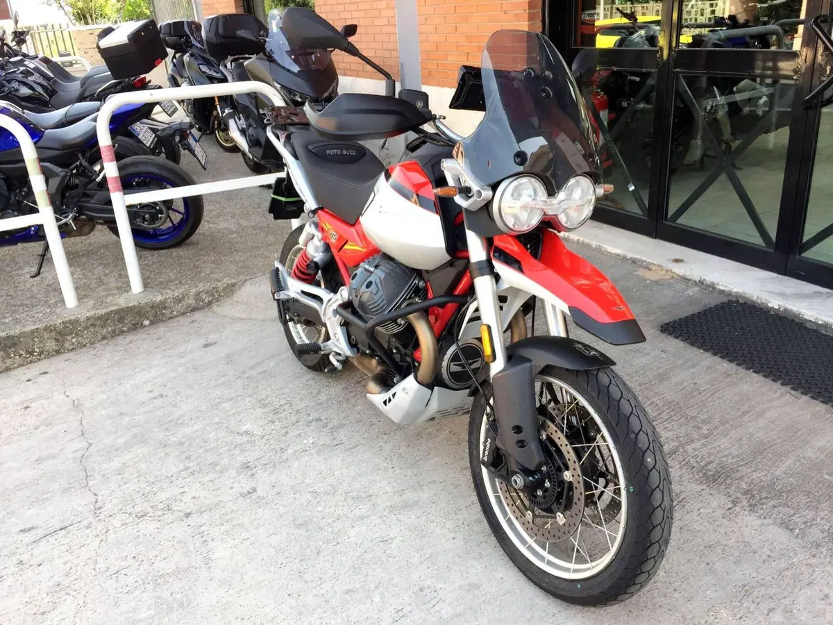 Moto Guzzi V85 TT (2024 - 26) (2)