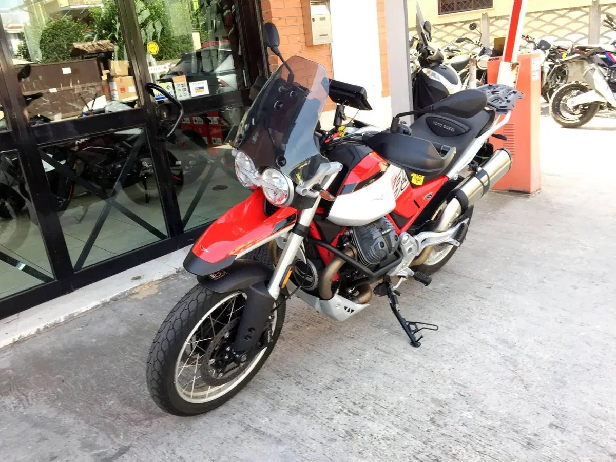 Moto Guzzi V85 TT (2024 - 26) (4)