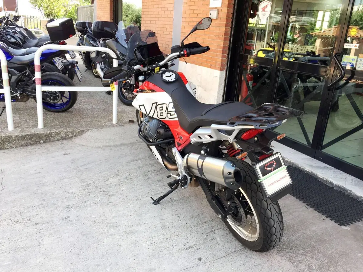 Moto Guzzi V85 TT (2024 - 26) (6)