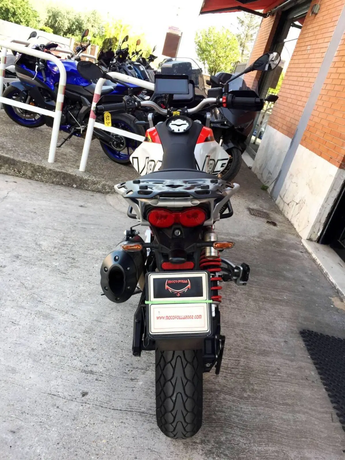 Moto Guzzi V85 TT (2024 - 26) (7)