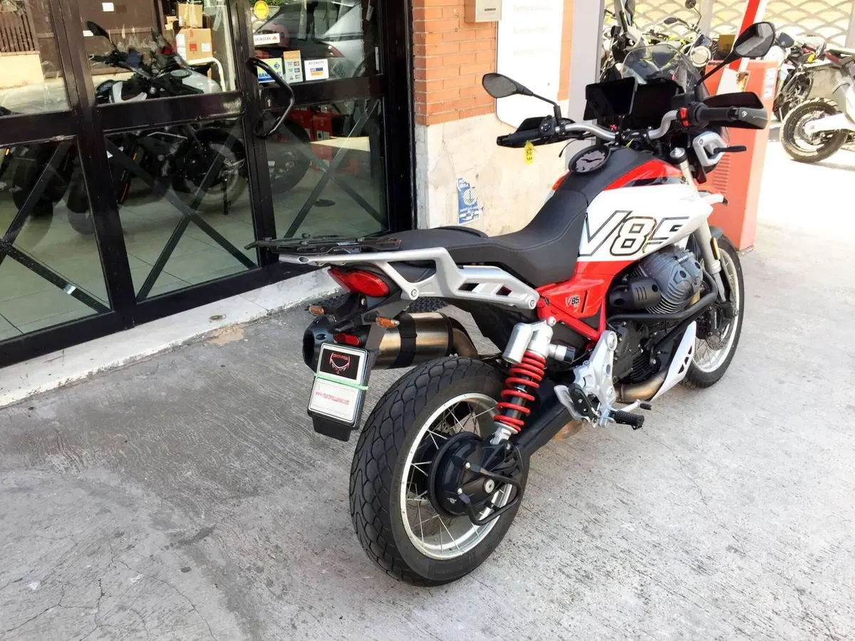 Moto Guzzi V85 TT (2024 - 26) (8)