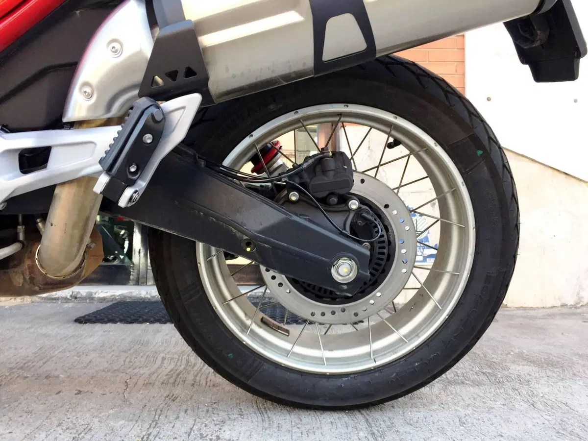 Moto Guzzi V85 TT (2024 - 26) (19)