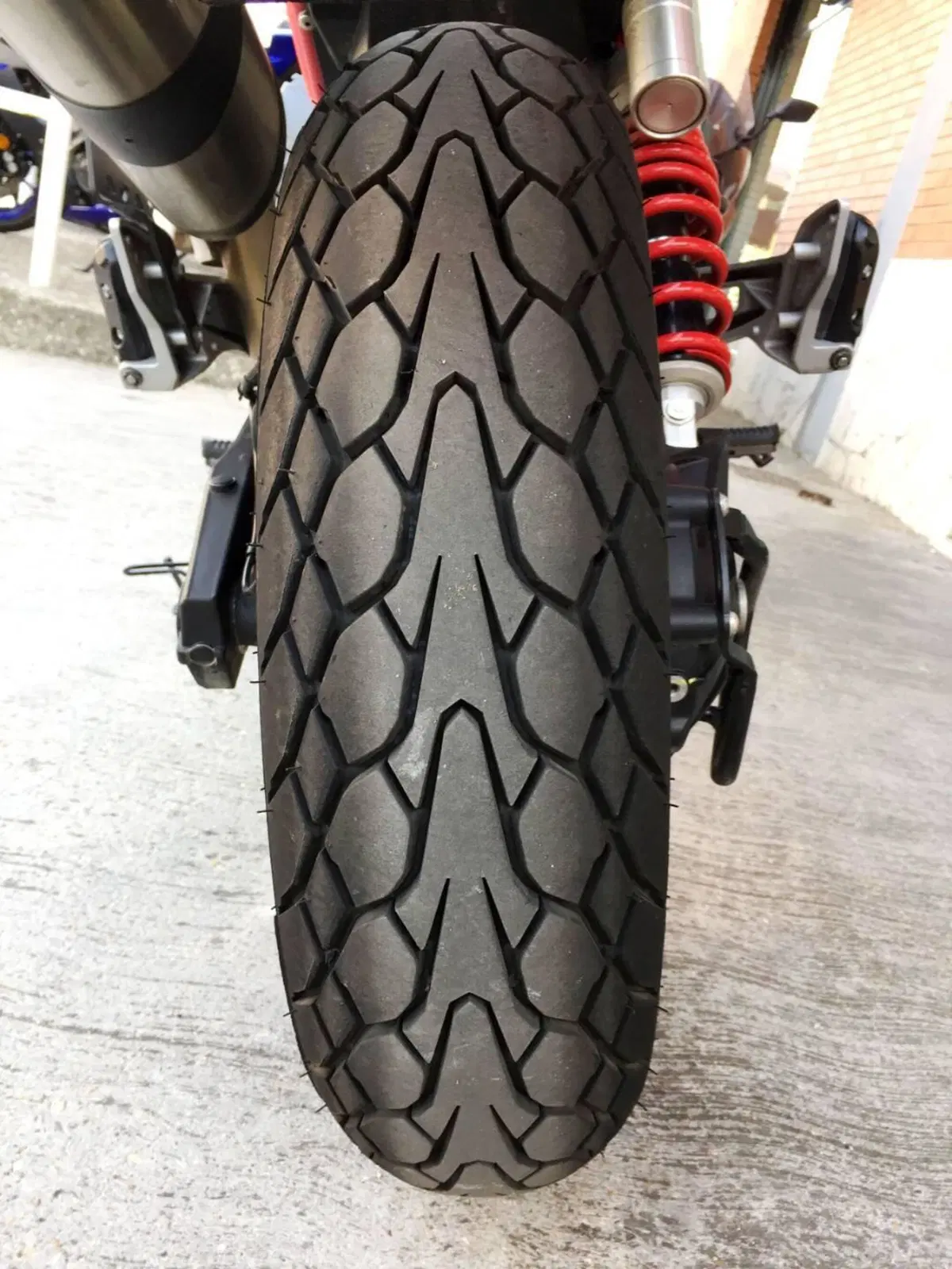 Moto Guzzi V85 TT (2024 - 26) (20)