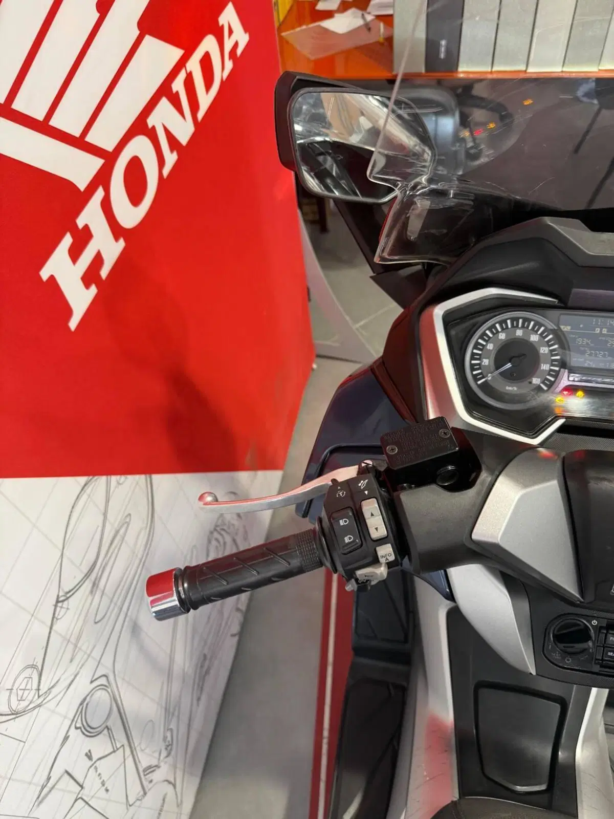 Honda Forza 300 ABS (2018 - 20) (13)