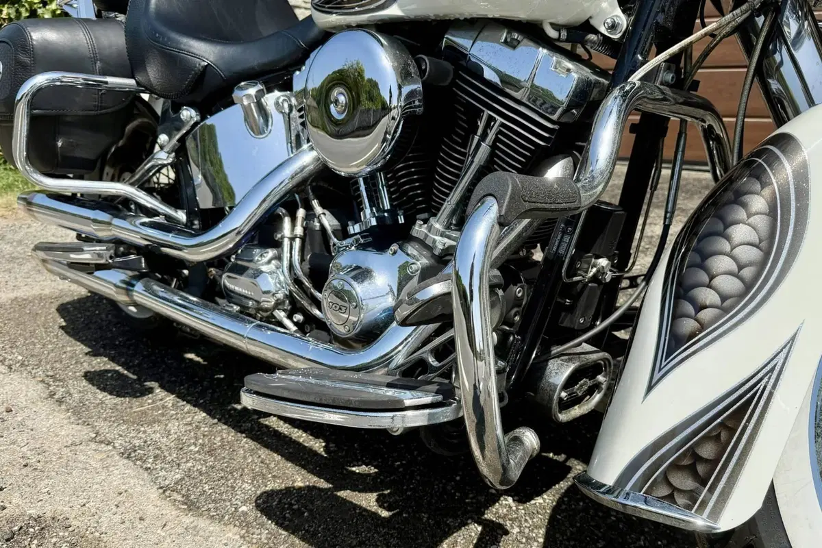 Harley-Davidson 1690 Deluxe ABS (2011 - 16) - FLSTN (4)