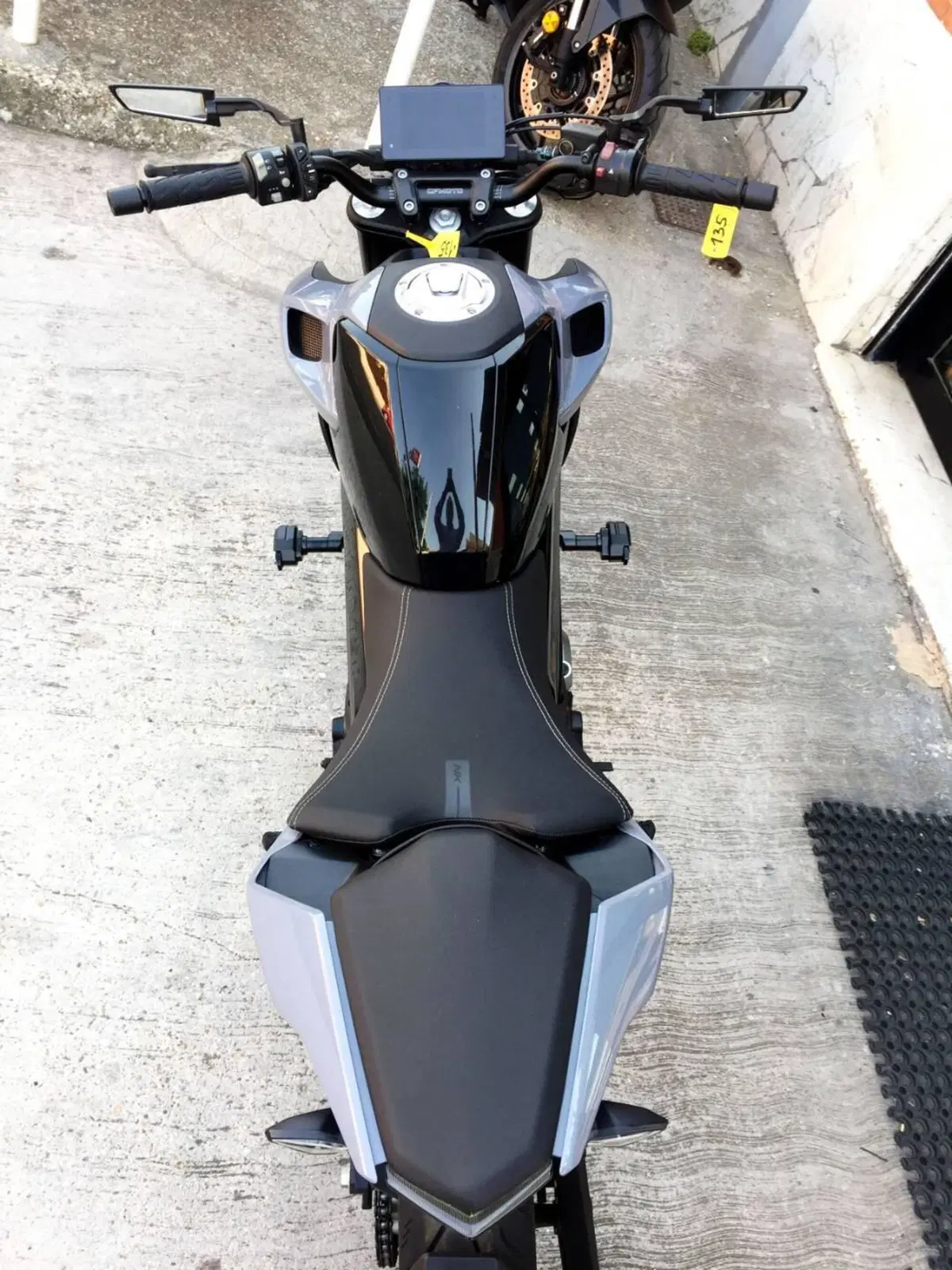 CFMOTO 300NK (2021 - 26) (9)