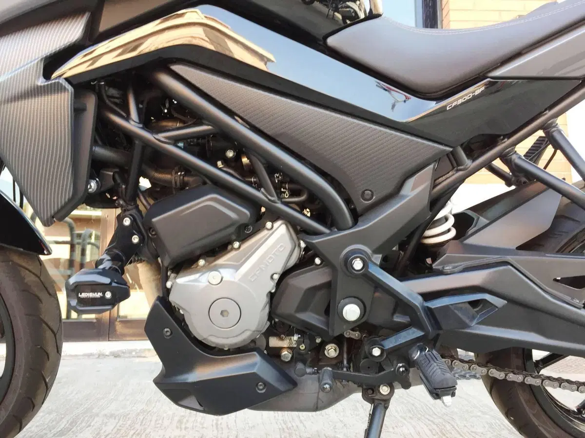 CFMOTO 300NK (2021 - 26) (18)