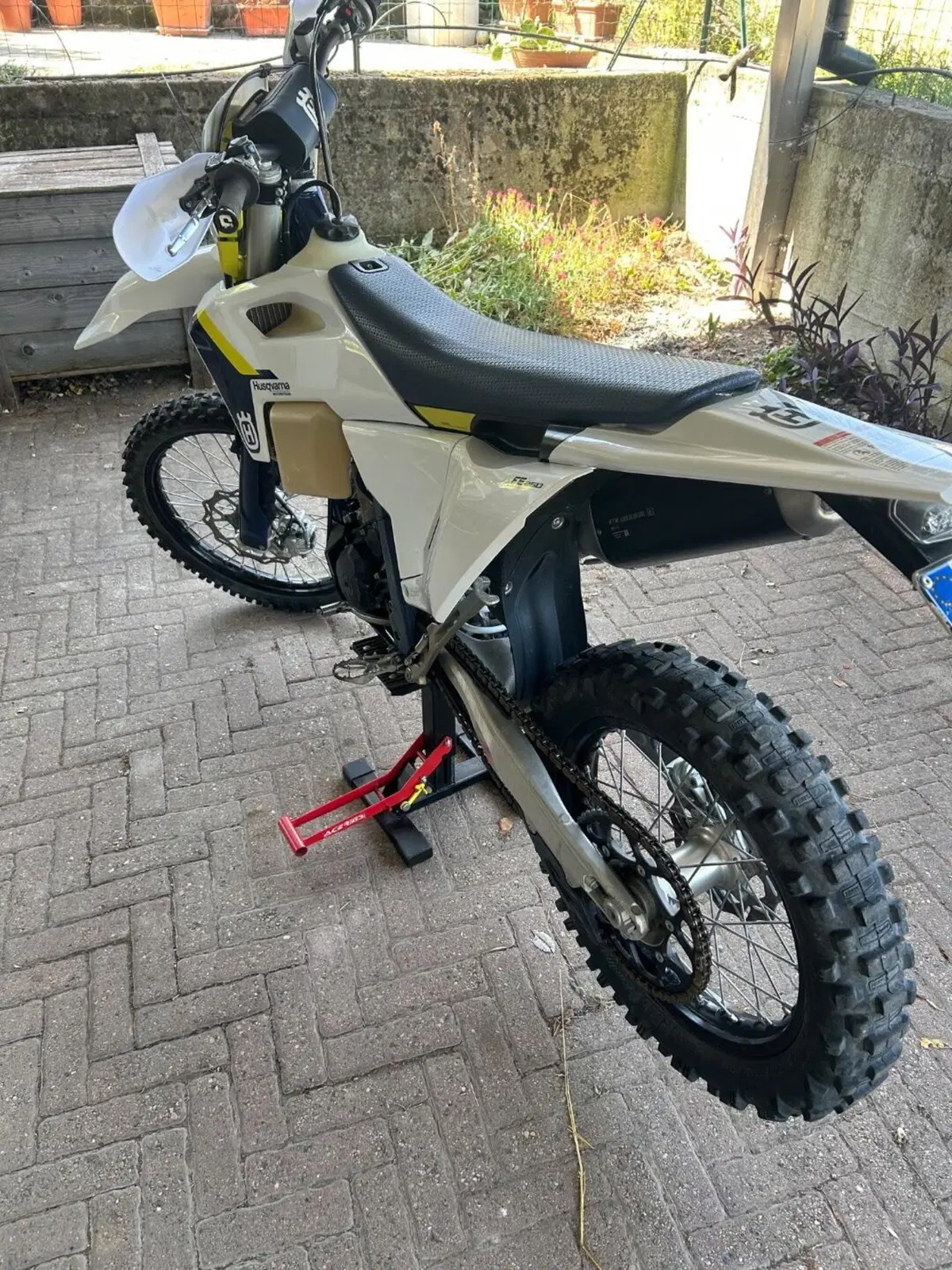 Husqvarna FE 250 (2025) (6)