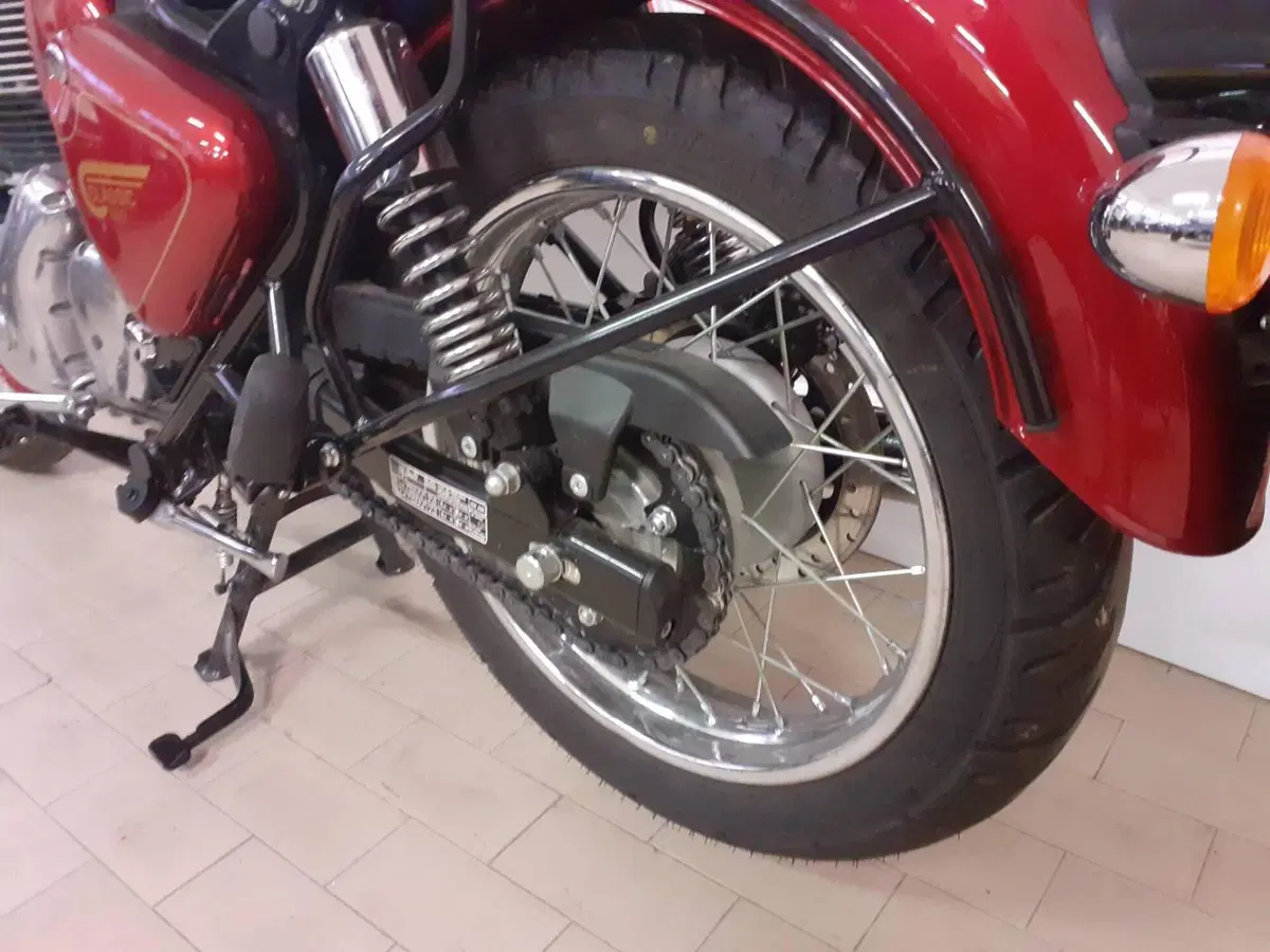 Royal Enfield Classic 350 (2021 - 26) (7)