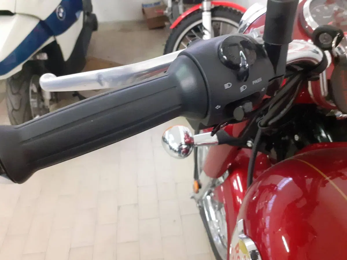 Royal Enfield Classic 350 (2021 - 26) (9)