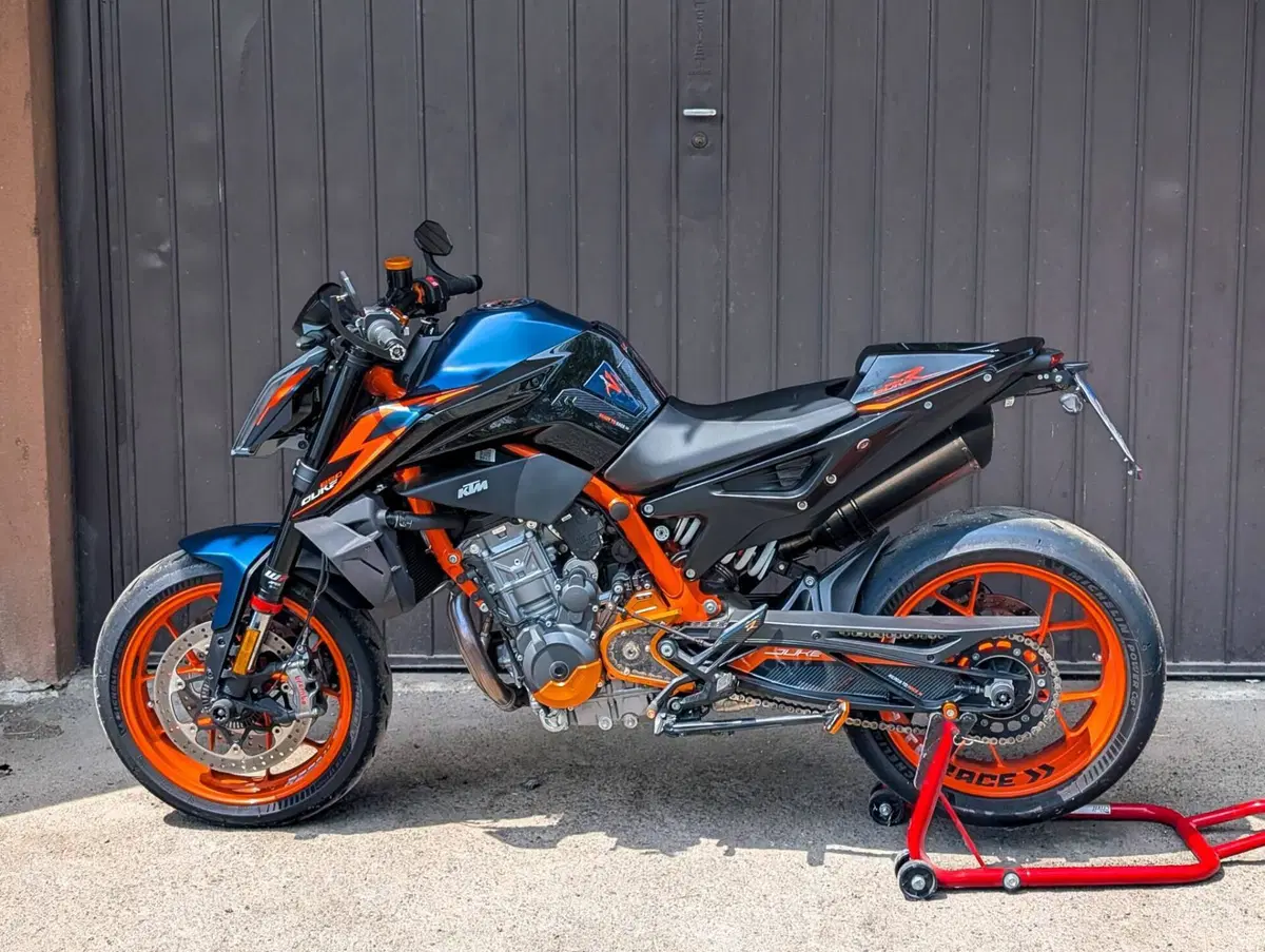 KTM 890 Duke R (2022 - 23)
