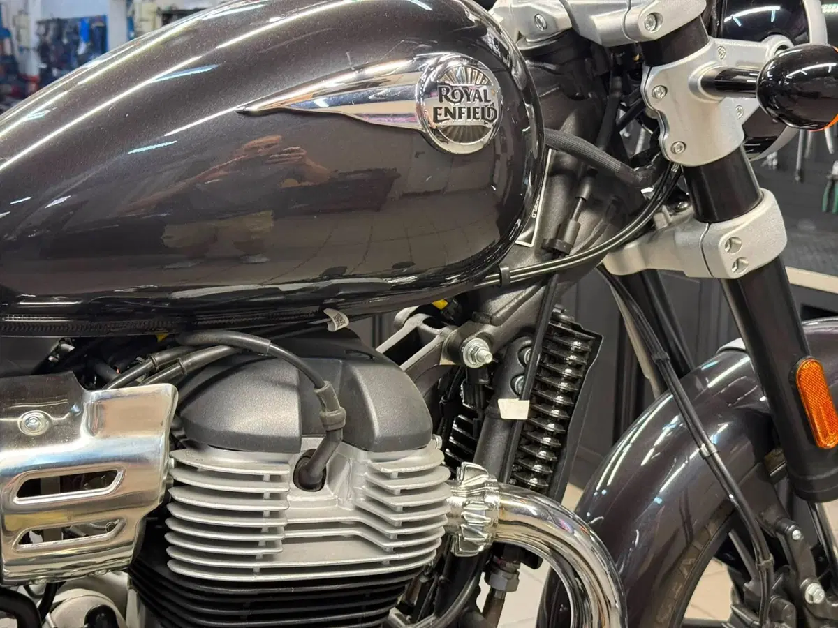 Royal Enfield Super Meteor 650 (2023 - 26) (3)