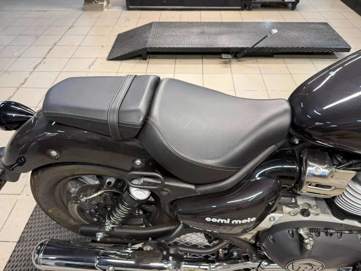 Royal Enfield Super Meteor 650 (2023 - 26) (4)