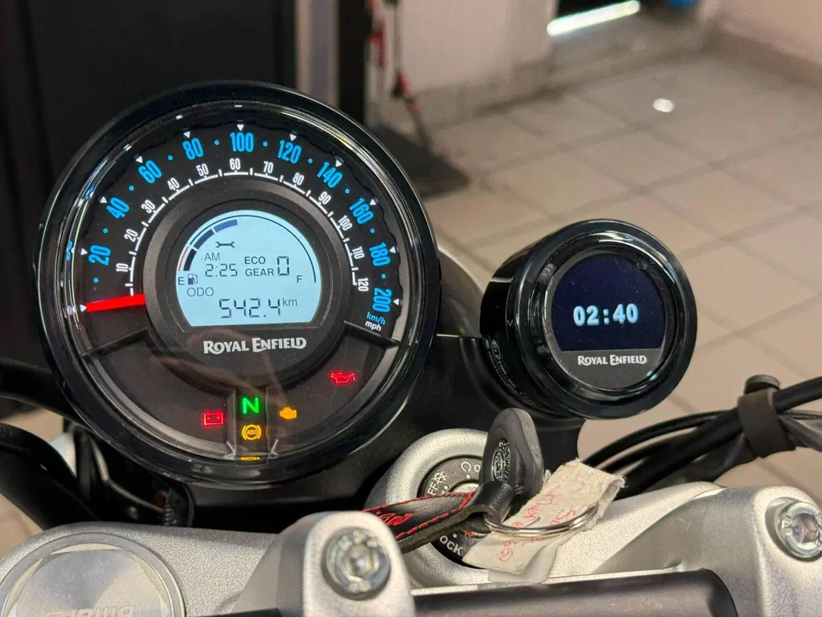 Royal Enfield Super Meteor 650 (2023 - 26) (7)