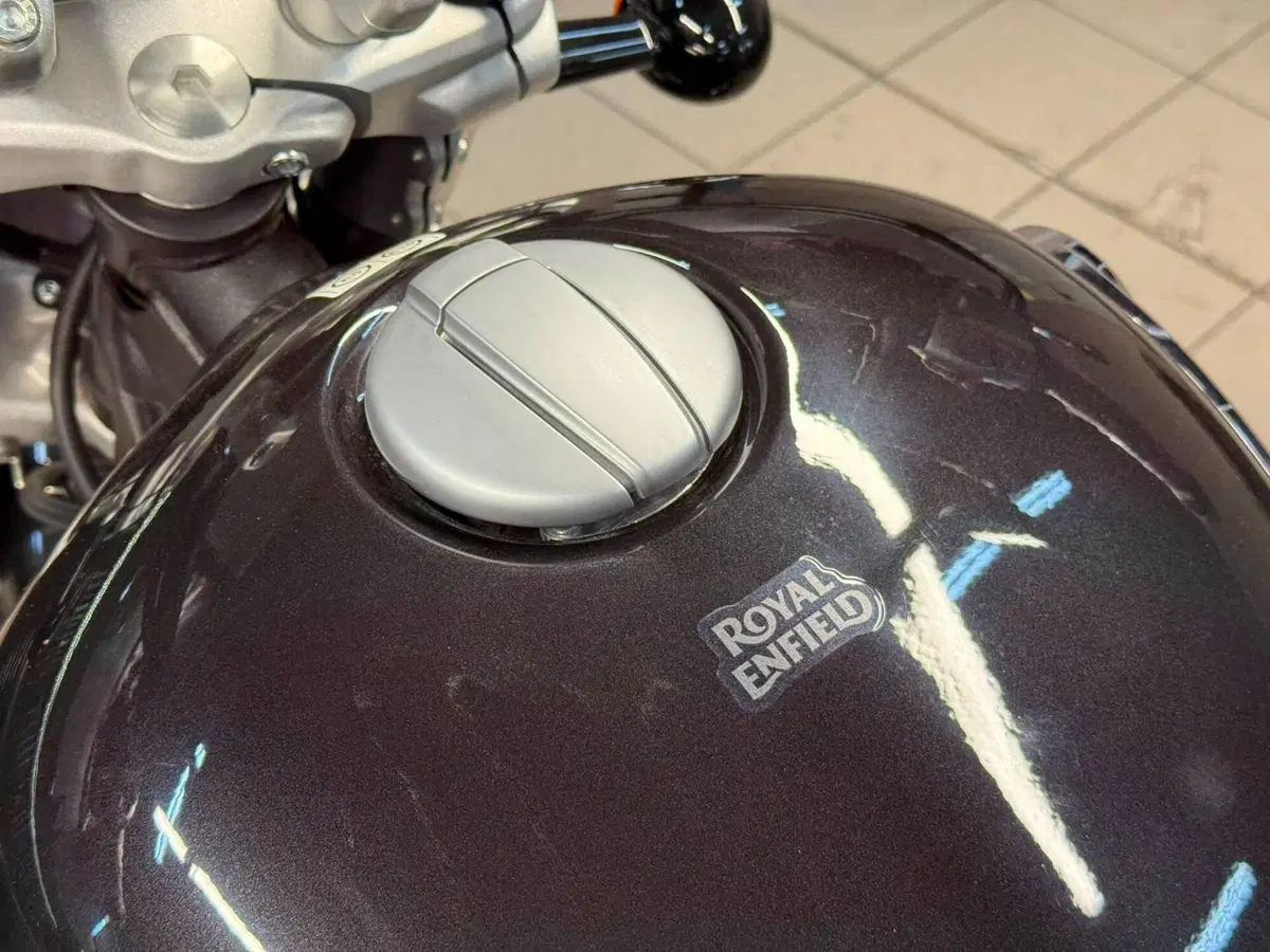 Royal Enfield Super Meteor 650 (2023 - 26) (8)