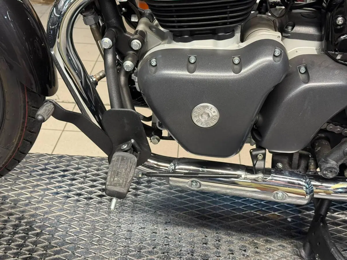 Royal Enfield Super Meteor 650 (2023 - 26) (12)
