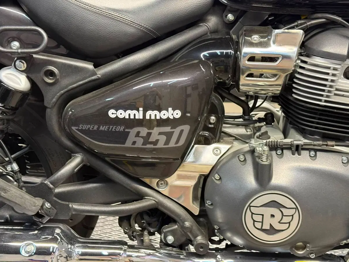 Royal Enfield Super Meteor 650 (2023 - 26) (13)