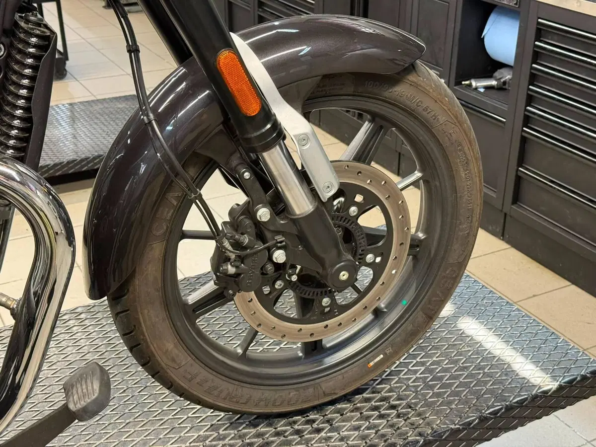 Royal Enfield Super Meteor 650 (2023 - 26) (14)