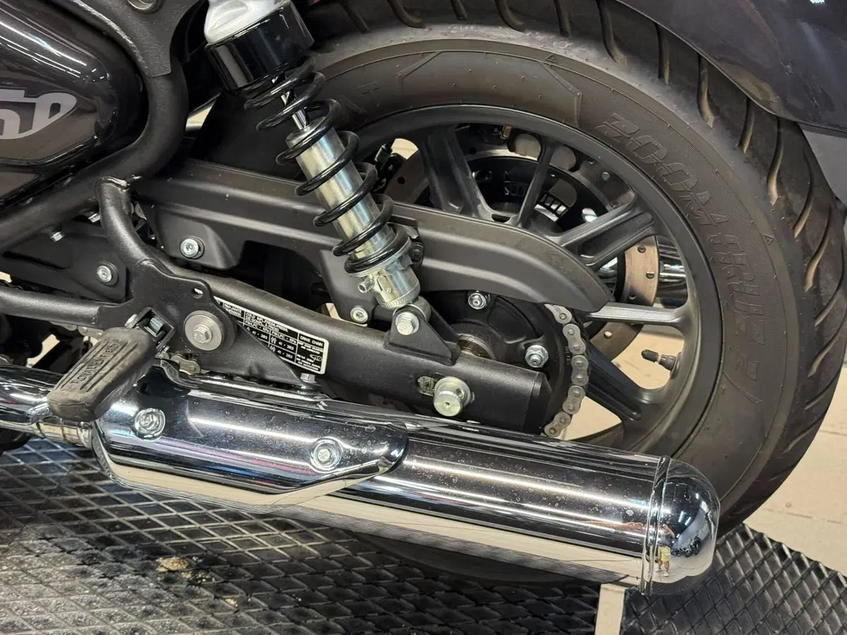 Royal Enfield Super Meteor 650 (2023 - 26) (15)