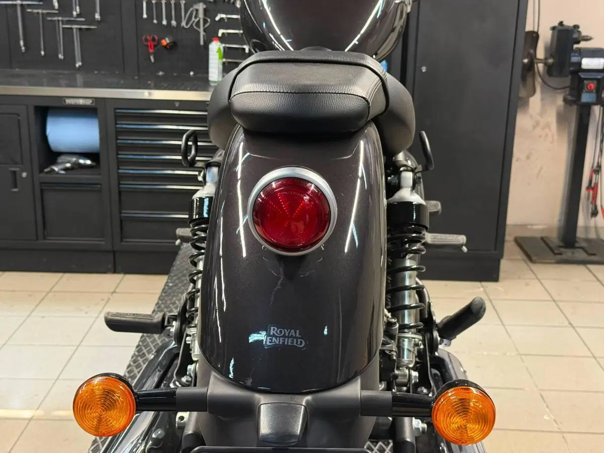 Royal Enfield Super Meteor 650 (2023 - 26) (18)