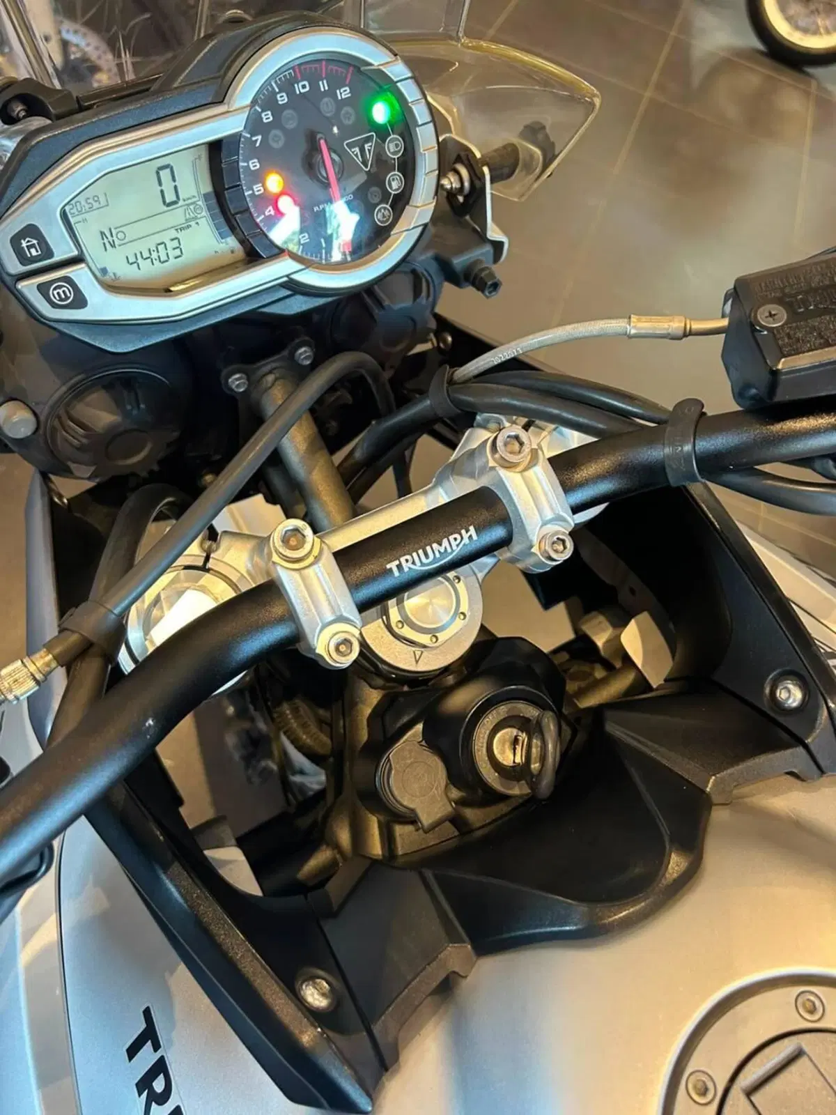 Triumph Tiger 800 XRx (2015 - 17) (7)