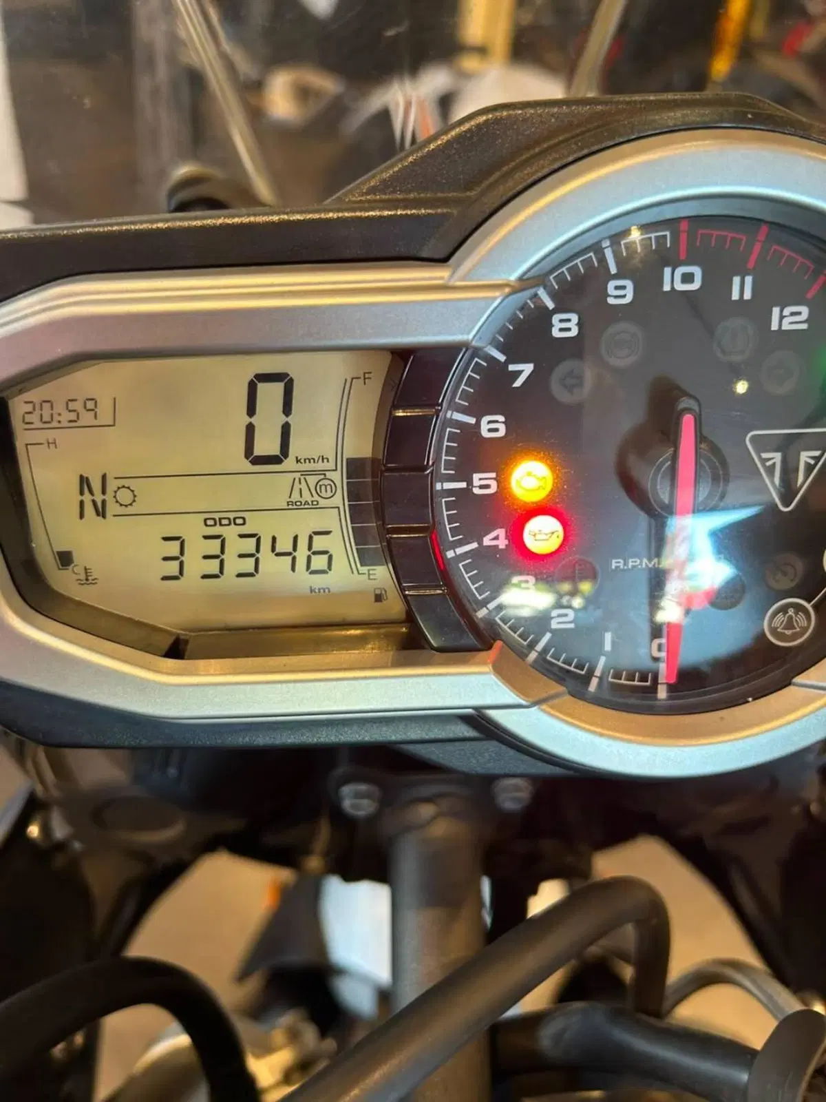 Triumph Tiger 800 XRx (2015 - 17) (2)