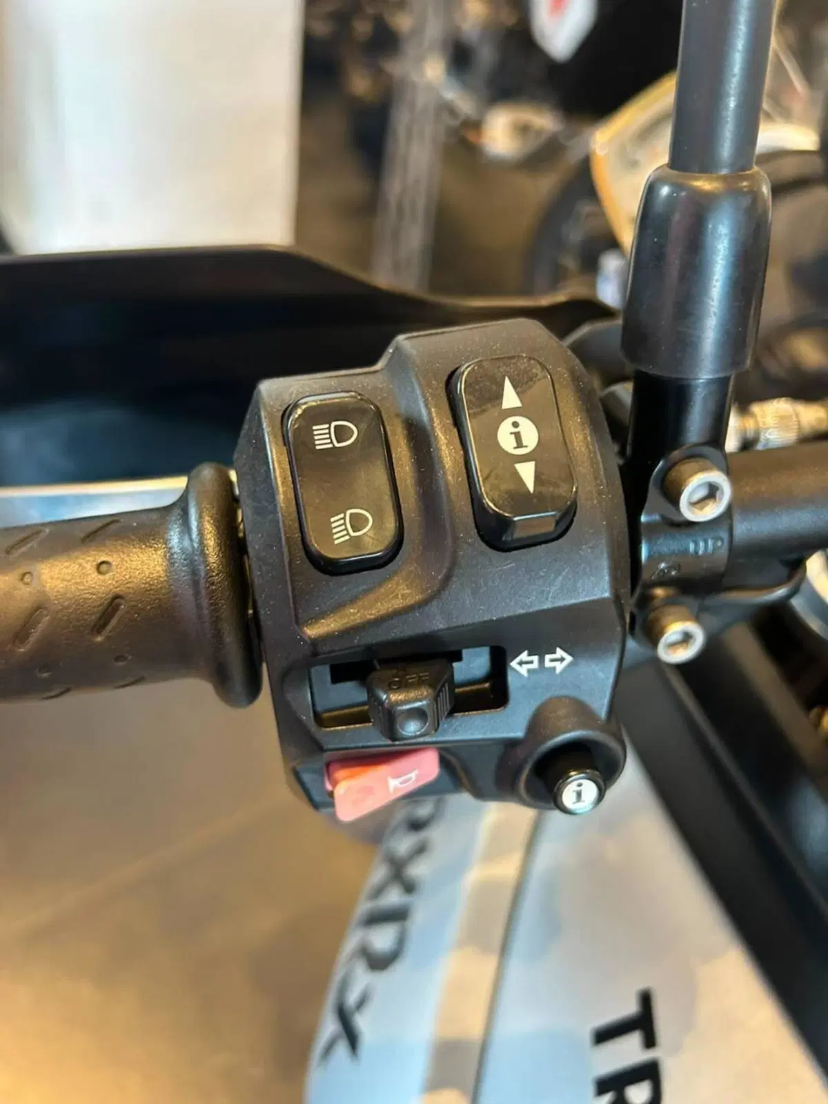 Triumph Tiger 800 XRx (2015 - 17) (10)