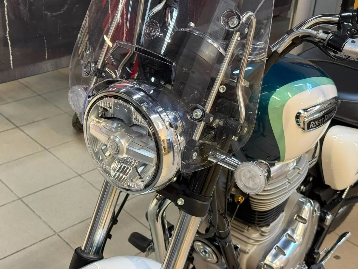 Royal Enfield Meteor 350 (2021 - 26) (2)