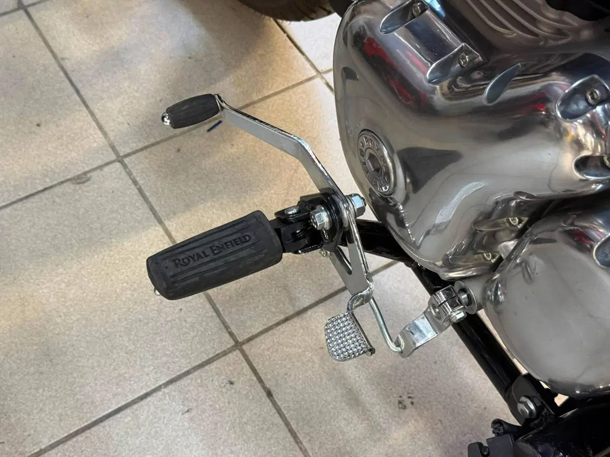 Royal Enfield Meteor 350 (2021 - 26) (9)