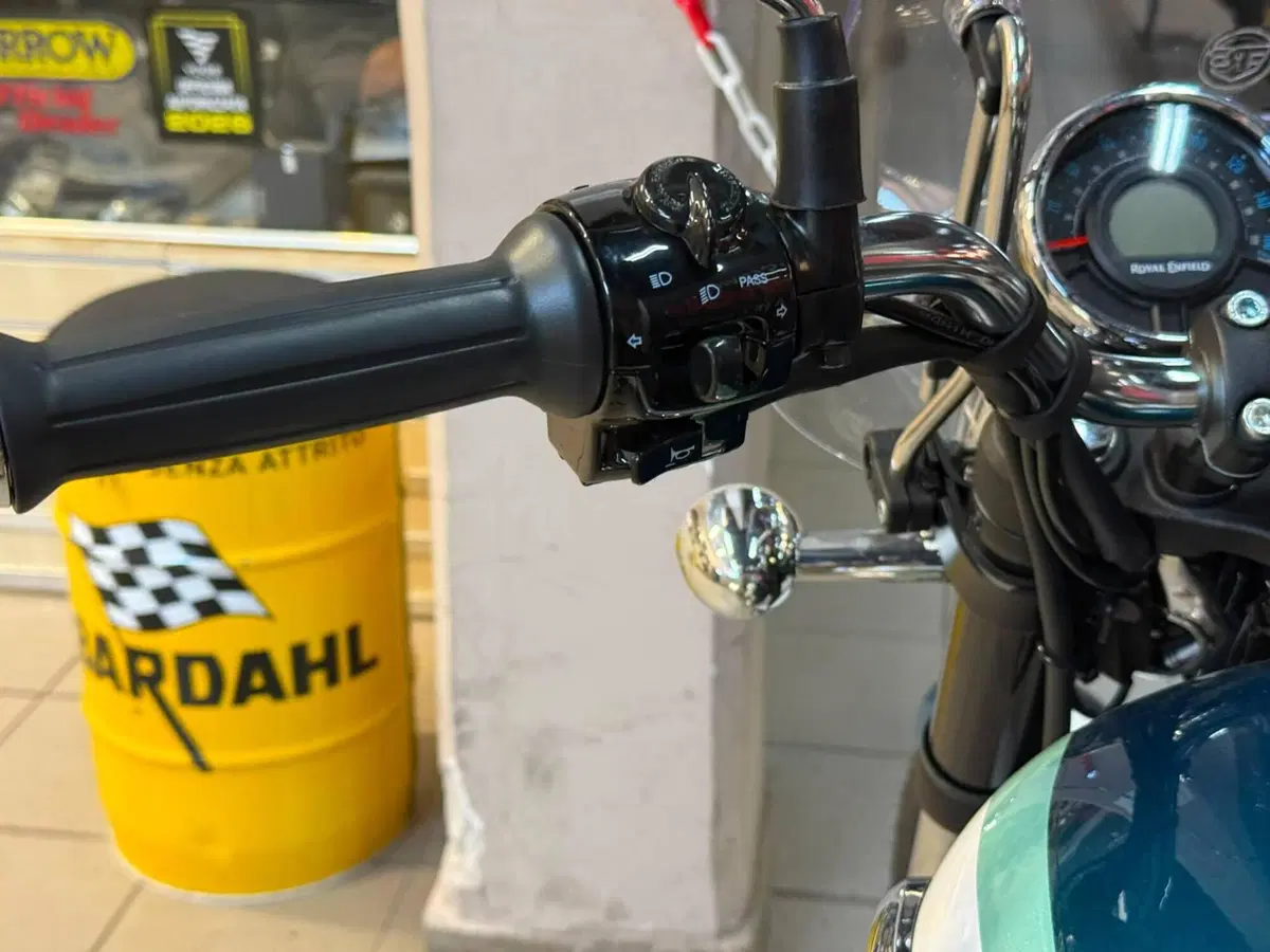 Royal Enfield Meteor 350 (2021 - 26) (11)