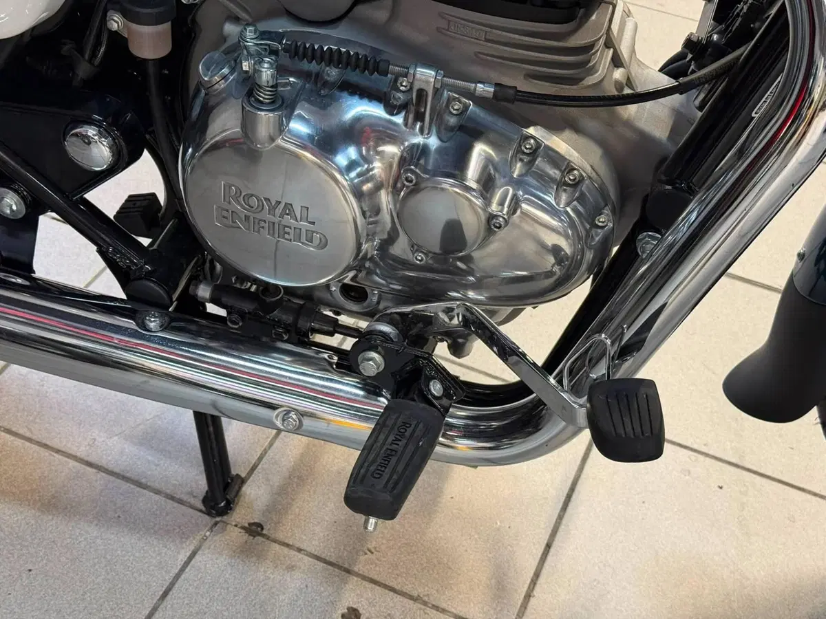 Royal Enfield Meteor 350 (2021 - 26) (15)