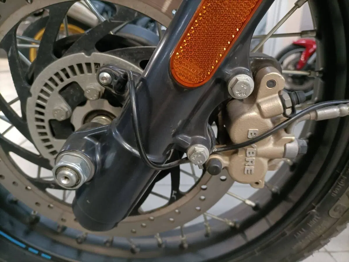 Royal Enfield Scram 411 (2022 - 24) (7)