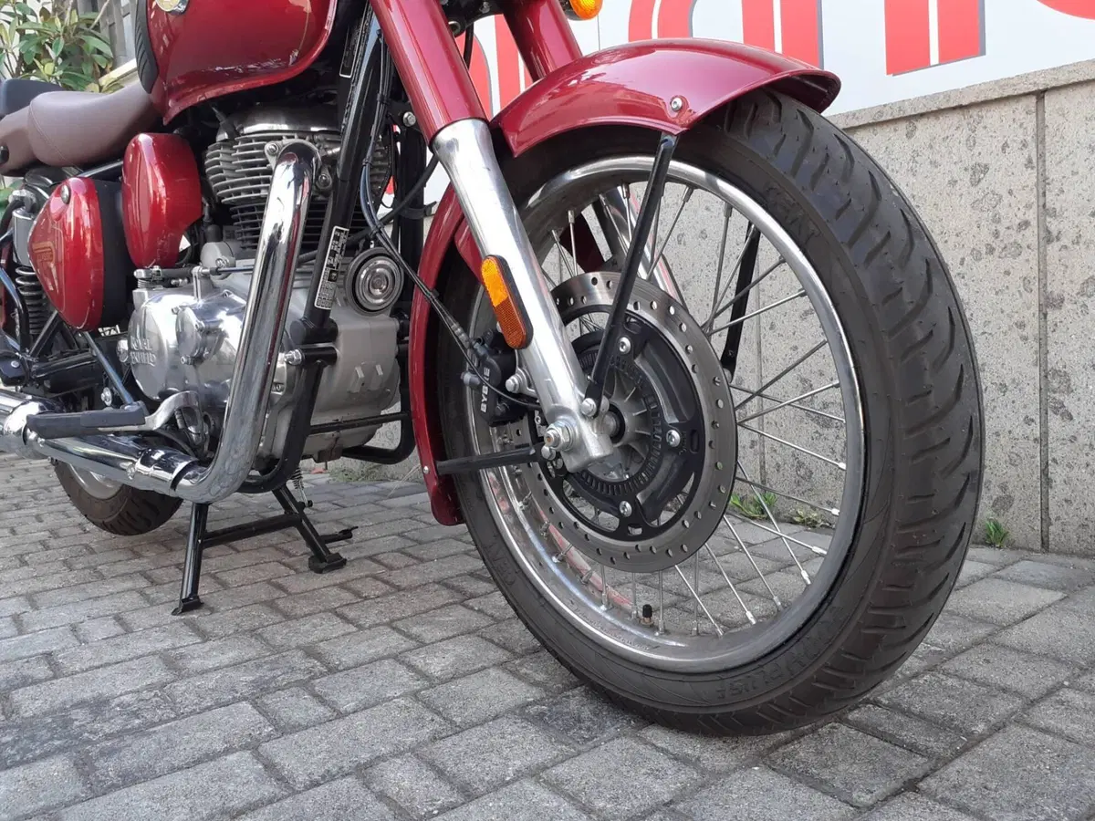 Royal Enfield Classic 350 (2021 - 26) (3)