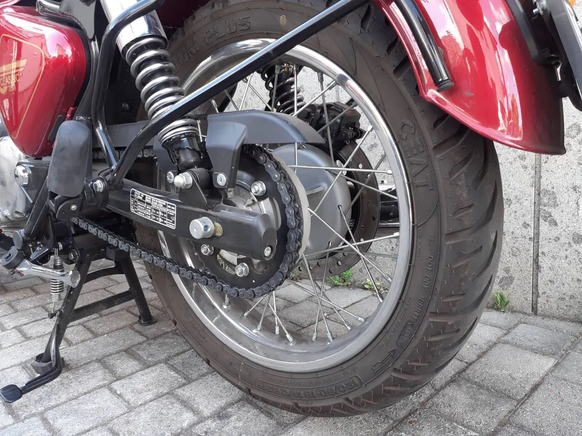 Royal Enfield Classic 350 (2021 - 26) (17)