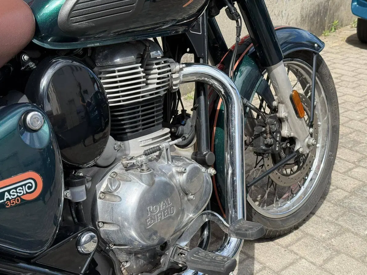 Royal Enfield Classic 350 (2021 - 26) (3)