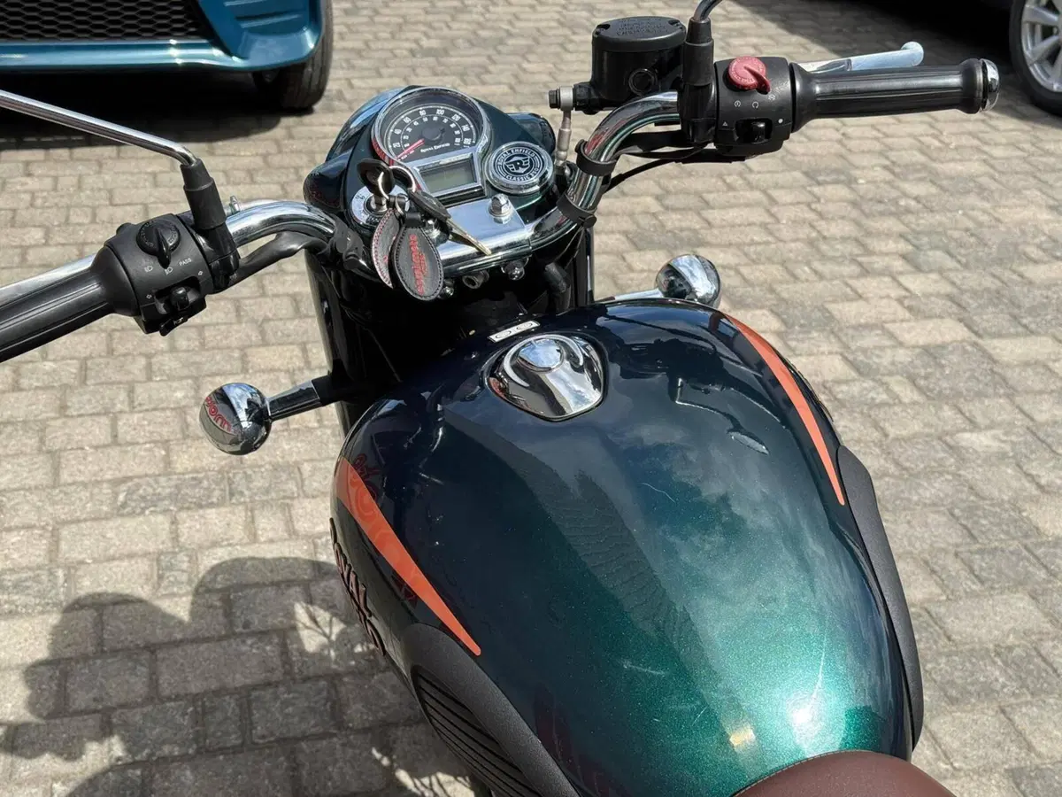 Royal Enfield Classic 350 (2021 - 26) (5)