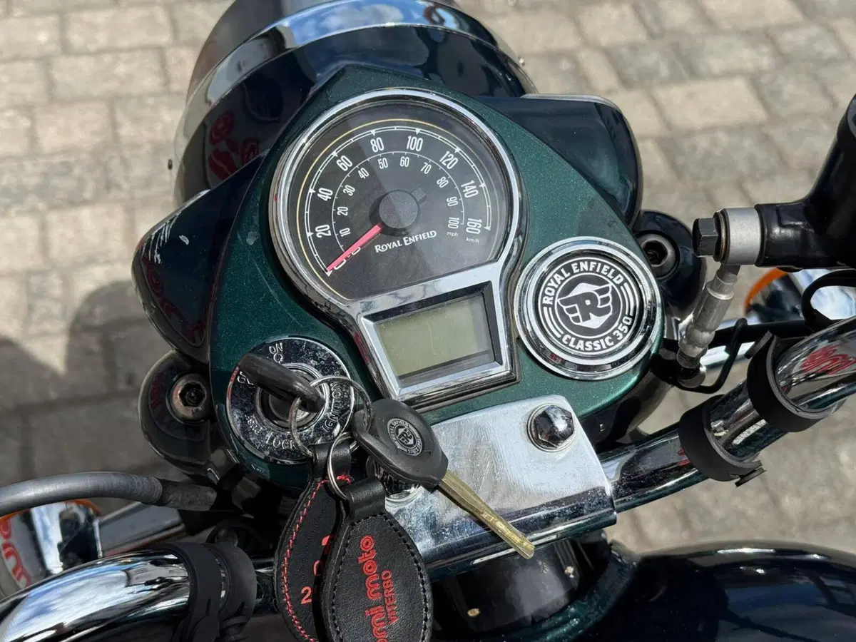 Royal Enfield Classic 350 (2021 - 26) (8)