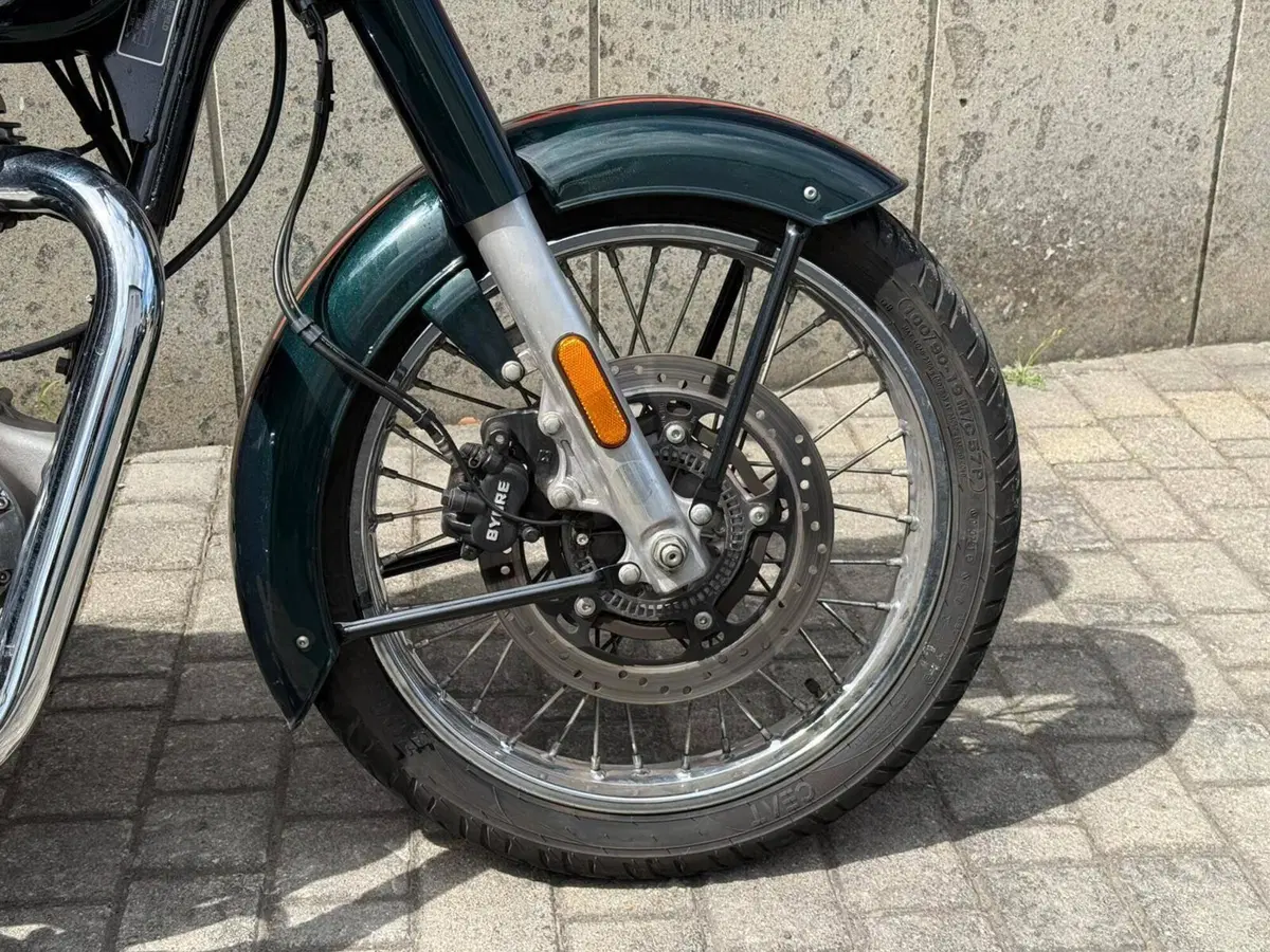 Royal Enfield Classic 350 (2021 - 26) (11)