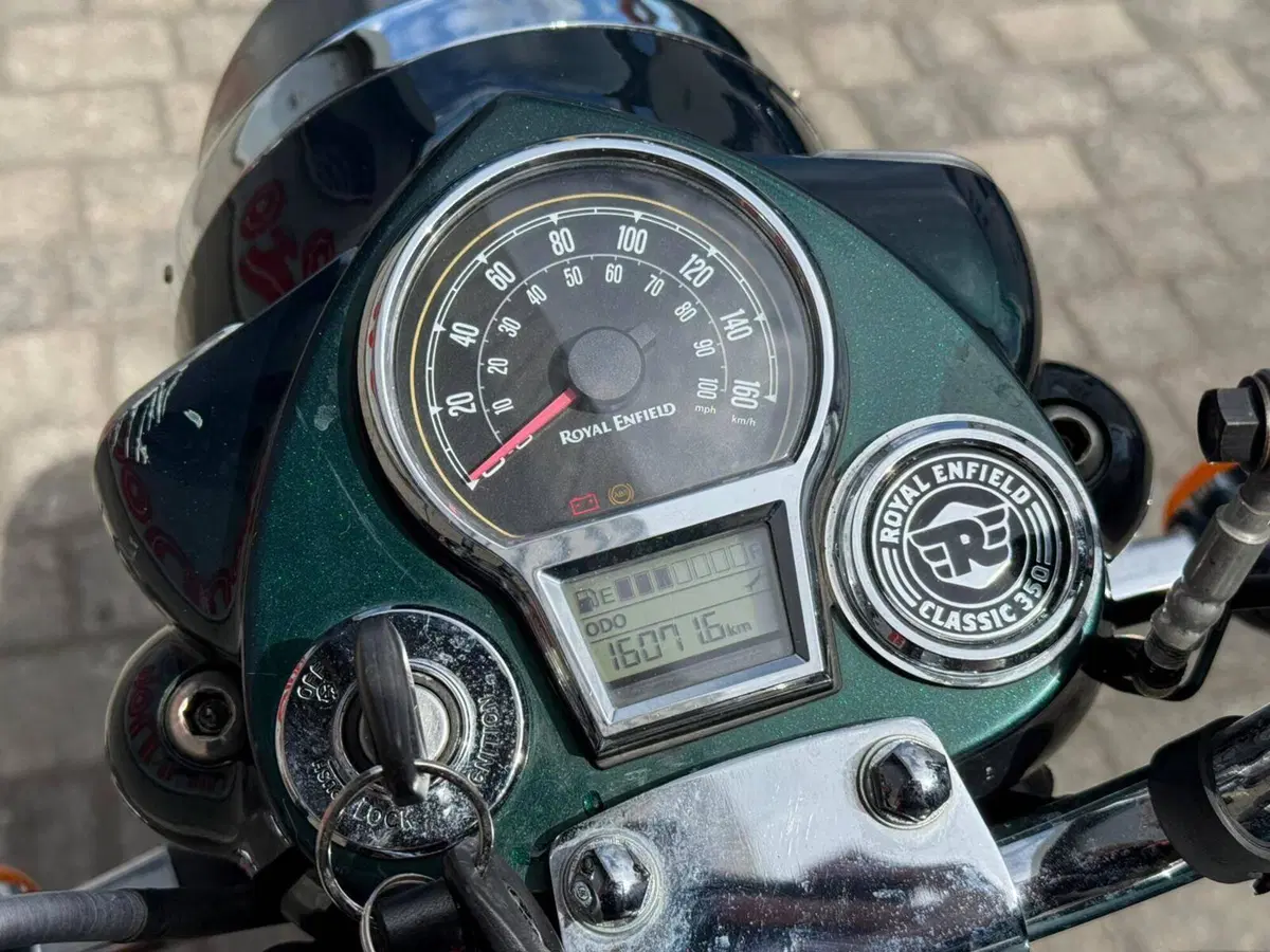 Royal Enfield Classic 350 (2021 - 26) (16)